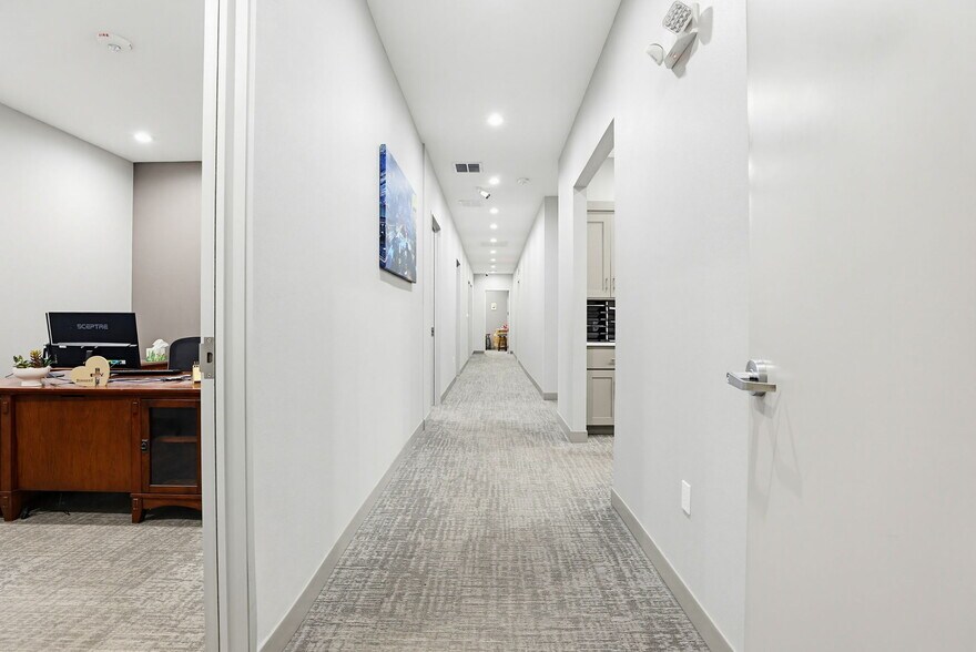 More Photos Of 11550 N North Loop Rd, San Antonio Warehouse For Sale