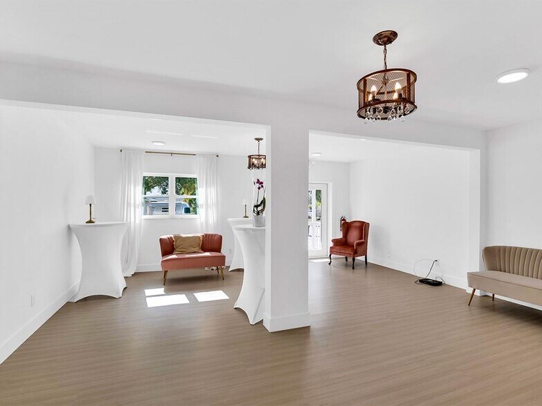 More Photos Of 1708 Old Dixie Hwy, Vero Beach General Retail For Sale