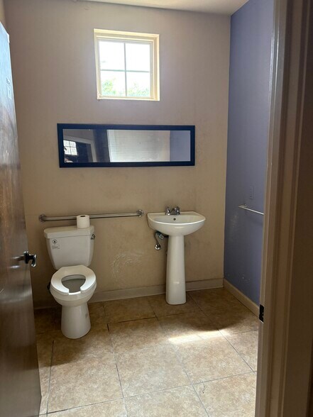 More Photos Of 146 Babcock Rd, San Antonio Office For Sale