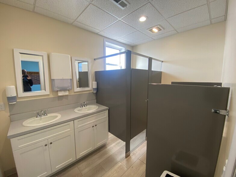 More Photos Of 480 Pratt Street Ext, Meriden Distribution For Lease