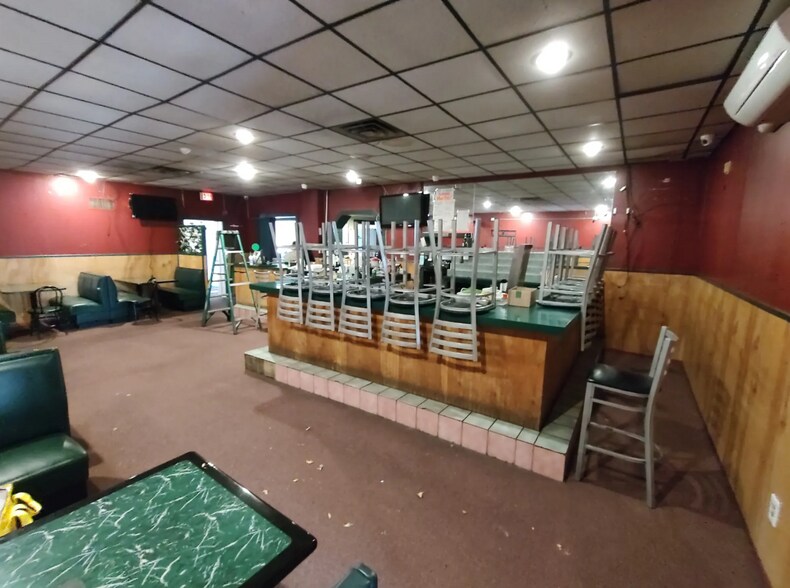 More Photos Of 211 Main St, Oxford Restaurant For Sale