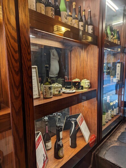 More Photos Of 213 E 45th St, New York Storefront Retail Residential For Lease
