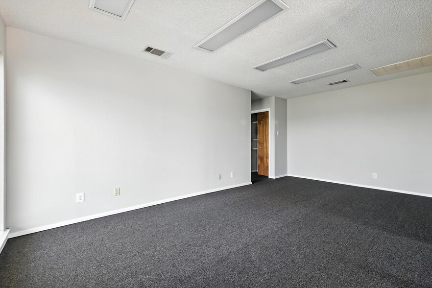 More Photos Of 2218 Michigan Ave, Arlington Unknown For Lease