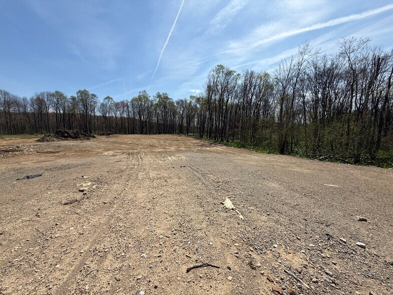 More Photos Of 4881 Pittsburgh Rd, Harrisville Light Distribution For Sale