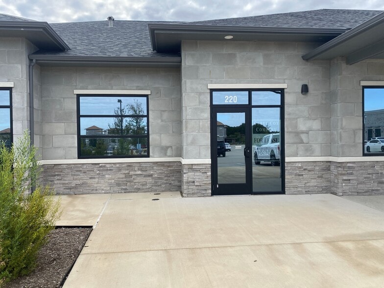 More Photos Of 1880 N Stonebridge Dr, McKinney Medical For Sale