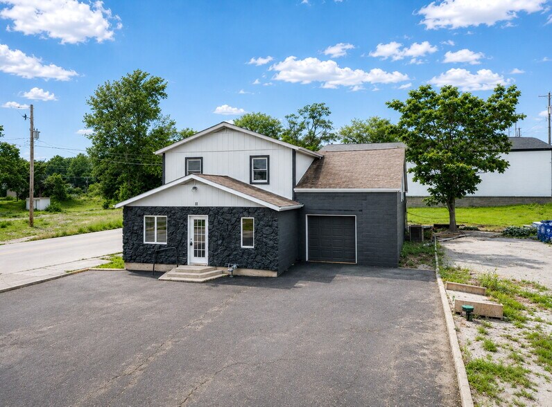 More Photos Of 11 Brierton Ln, Crystal City Office For Sale