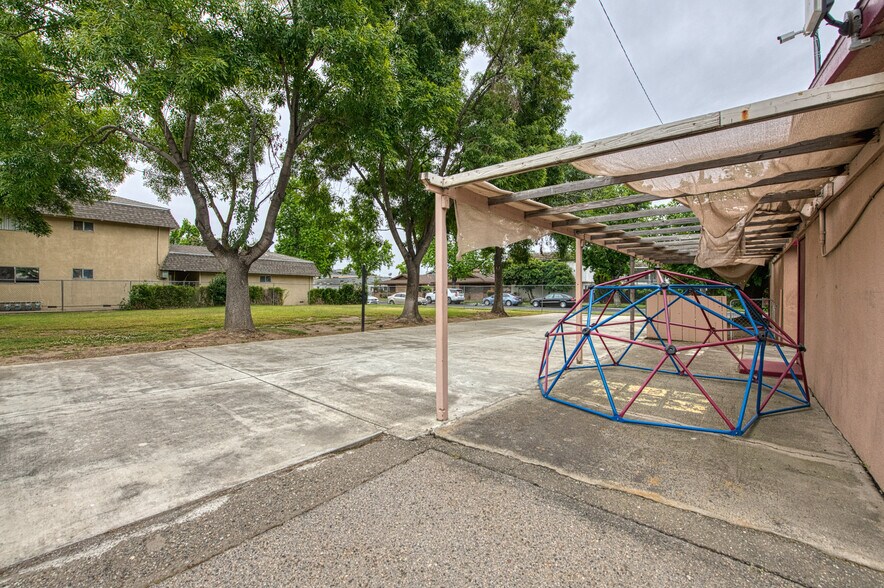 More Photos Of 3311-3315 E Sierra Madre Ave, Fresno Daycare Center For Sale