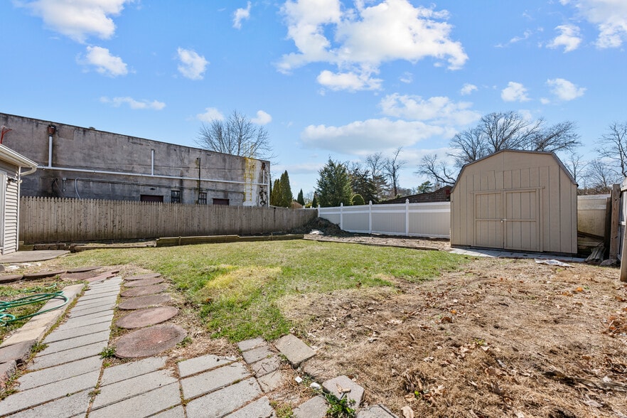 More Photos Of 2815 Montauk Hwy, Brookhaven General Retail For Sale