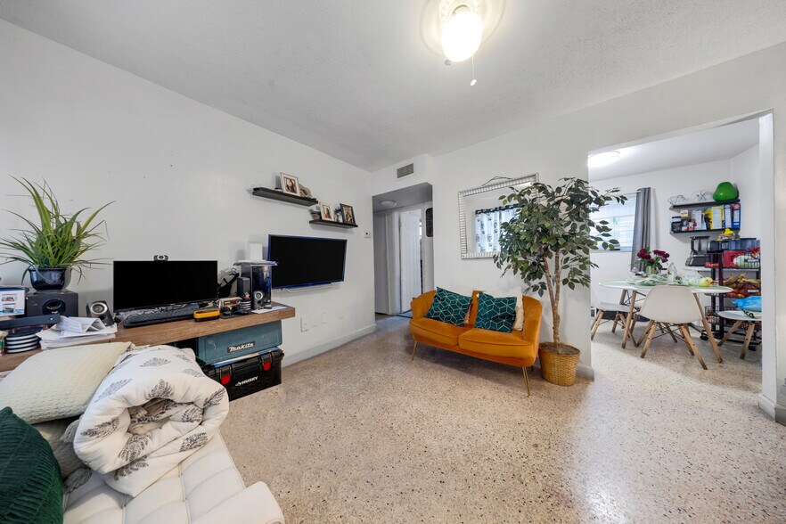 More Photos Of 1021 NW 5th St, Miami Apartments For Sale