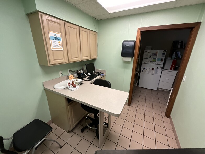 More Photos Of 3240 Briarfield Blvd, Maumee Veterinarian Kennel For Sale