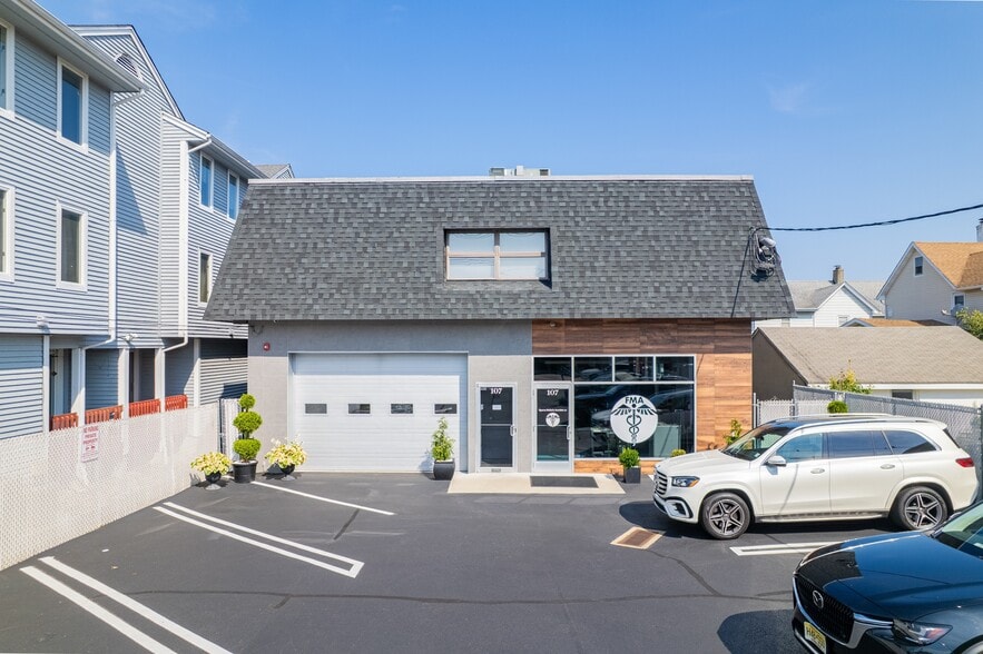 Primary Photo Of 107 Stuyvesant Ave, Lyndhurst Office For Lease