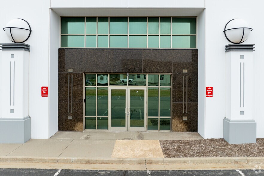 More Photos Of 6525 Daniel Burnham Dr, Portage Warehouse For Lease