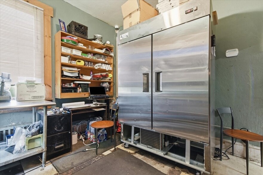 More Photos Of 10 E Lehigh St, Summit Hill Restaurant For Sale