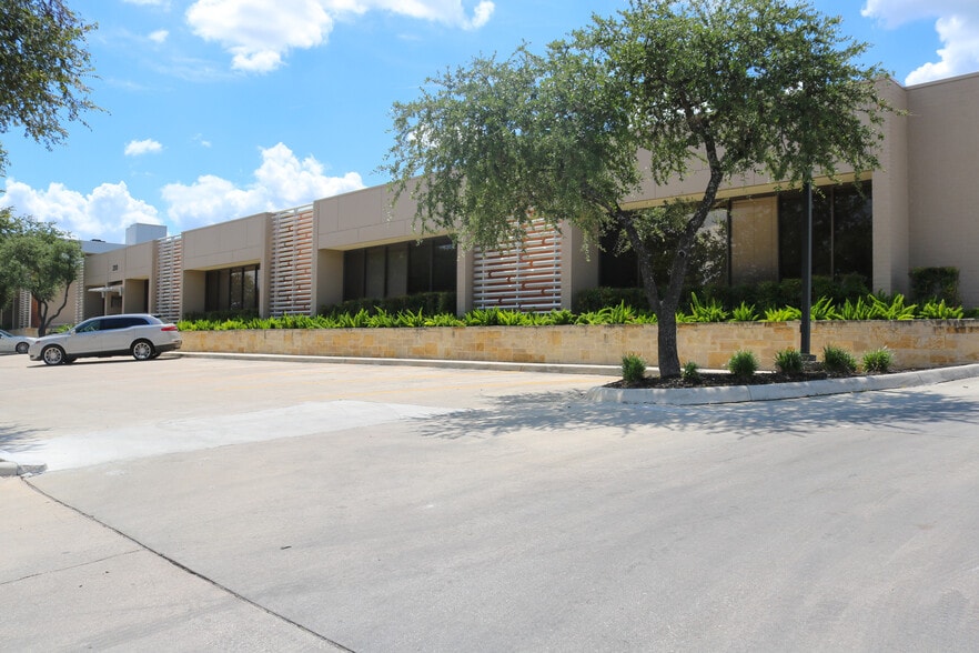 More Photos Of 431 Isom Rd, San Antonio Unknown For Lease
