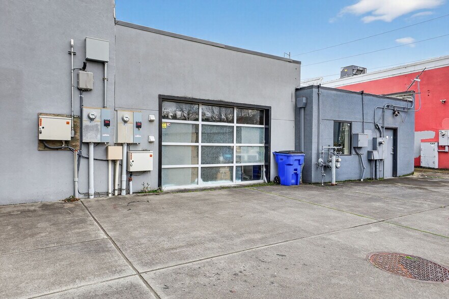 More Photos Of 159 SE 2nd Ave, Hillsboro Storefront For Sale