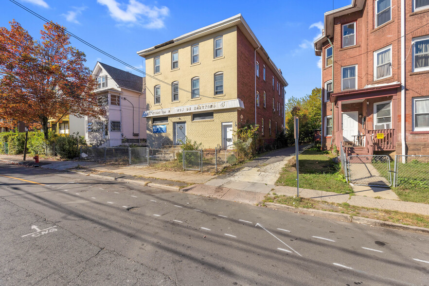 Primary Photo Of 147 Babcock St, Hartford Apartments For Sale