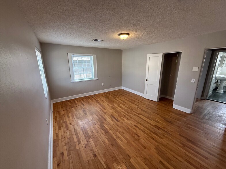 More Photos Of 404 Opelika Rd, Auburn General Retail For Lease