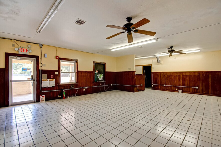 More Photos Of 3019 Dickinson Ave, Dickinson Freestanding For Sale