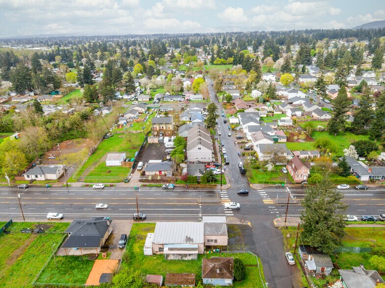 More Photos Of 5002 SE 122nd Ave, Portland Flex For Sale