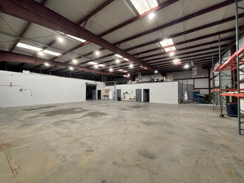 More Photos Of 750 N Price Rd, Sugar Hill Distribution For Lease