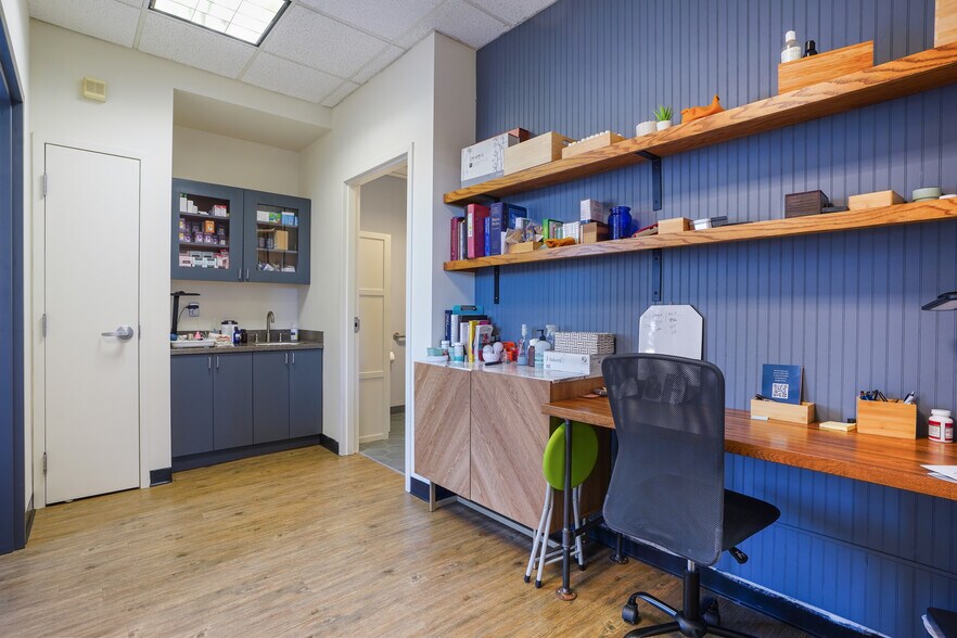 More Photos Of 10 E Willow St, Millburn Office For Lease