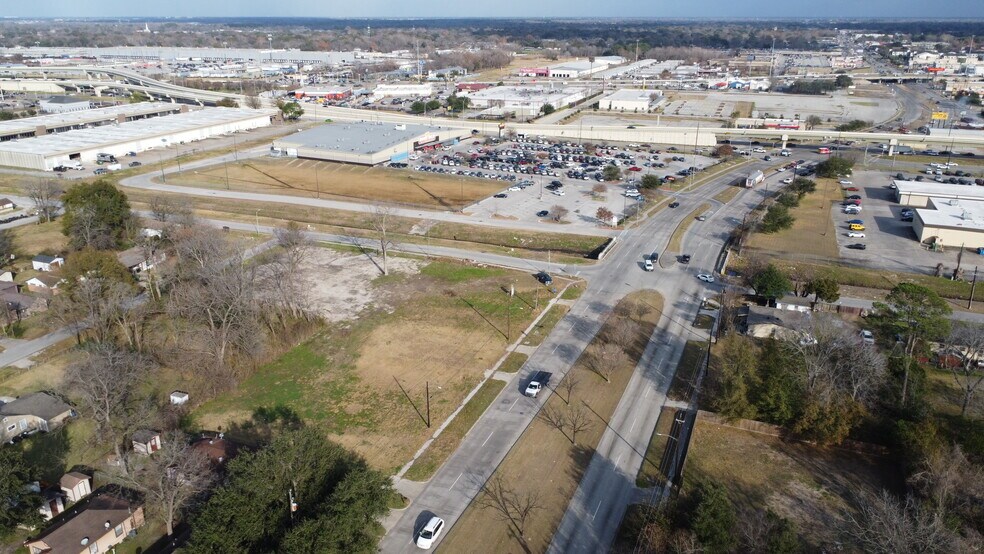 More Photos Of 750 N Victory Dr, Houston General Retail For Lease