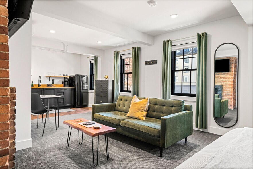 More Photos Of 409 The Hill, Portsmouth Hotel For Sale