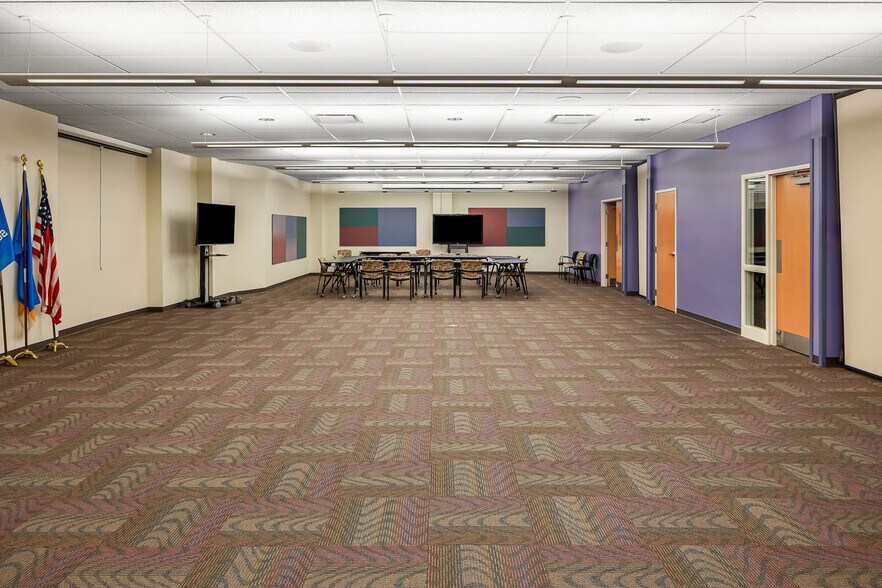 More Photos Of 2115 Lexington Rd, Louisville Office For Sale