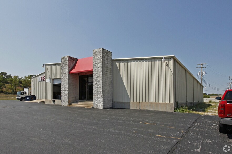 More Photos Of 2115 N Sports Complex Ln, Nixa Warehouse For Lease