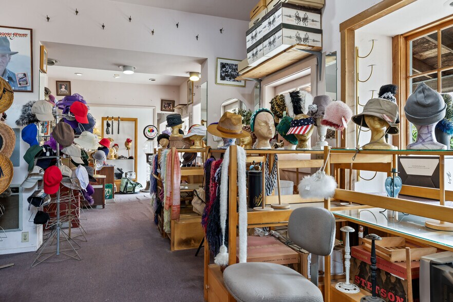 More Photos Of 10470 Lansing St, Mendocino Storefront For Sale