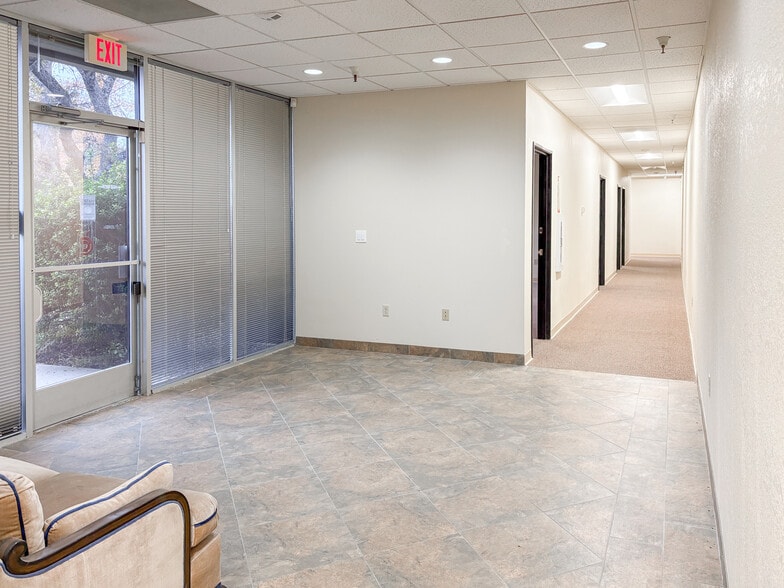 More Photos Of 2015 Airpark Ct, Auburn Warehouse For Lease