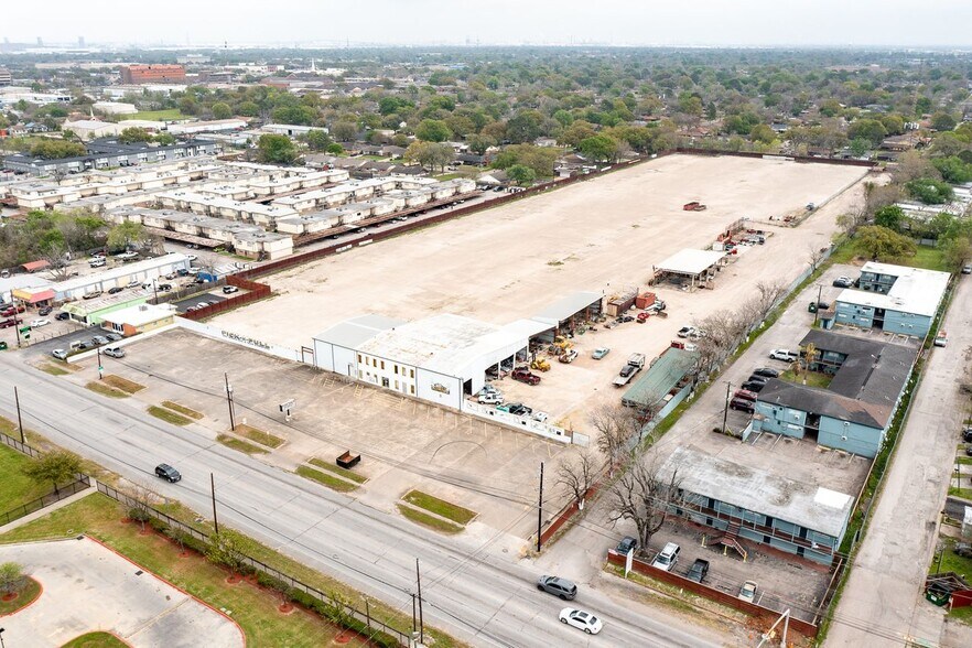 More Photos Of 2133 Shaver St, Pasadena Distribution For Sale