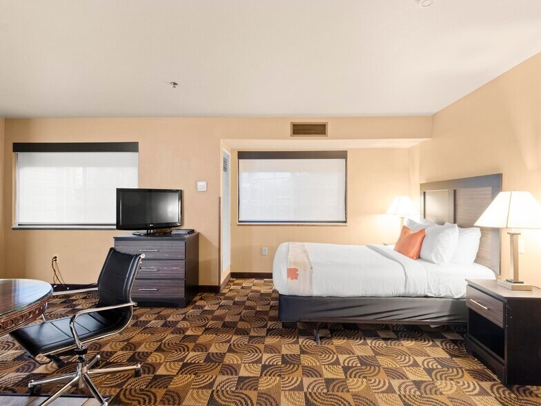 More Photos Of 1001 W College, Oak Creek Hotel For Sale
