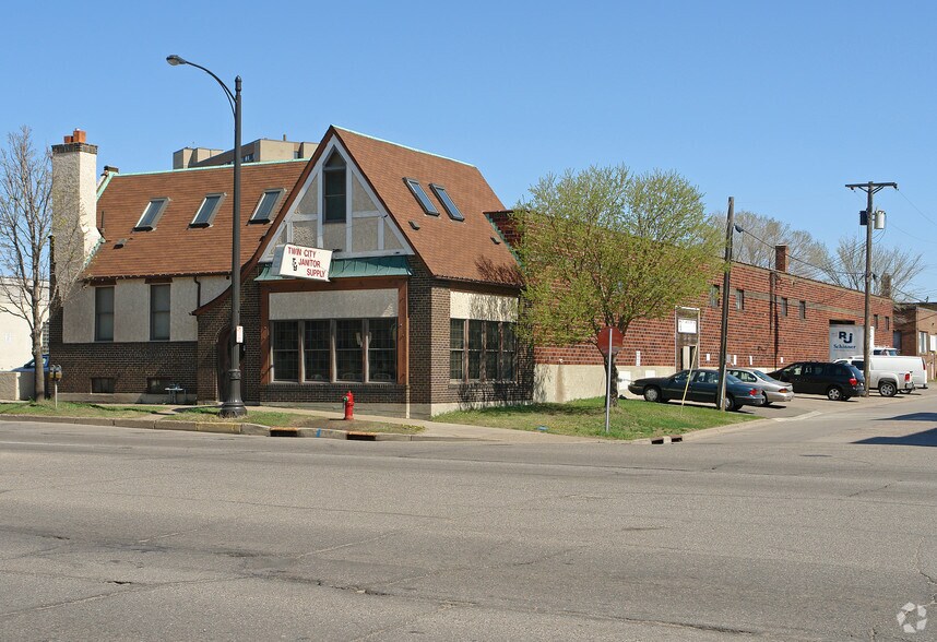 More Photos Of 2345 W University Ave, Saint Paul Warehouse For Lease