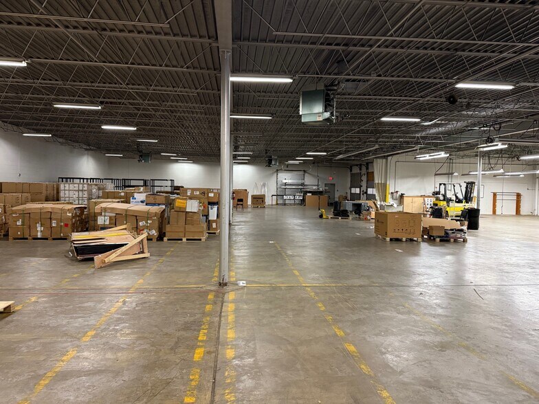 More Photos Of 2635 W 7th Pl, Eugene Warehouse For Lease
