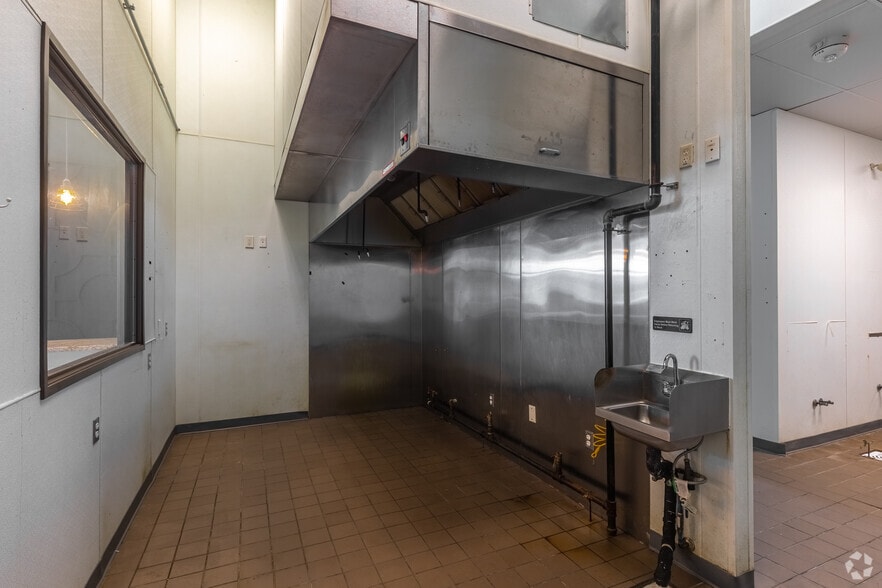 More Photos Of 5301 Alpha Rd, Dallas Unknown For Lease