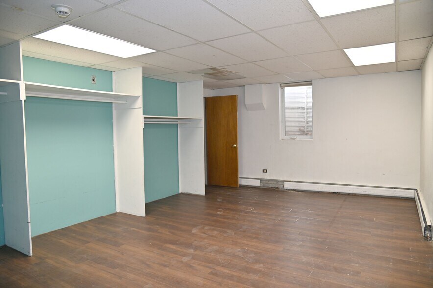 More Photos Of 7375 Samuel Dr, Denver Specialty For Sale