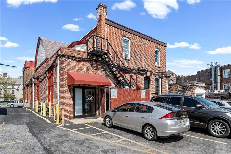 More Photos Of 13-15 S Chester Rd, Swarthmore Storefront Retail Residential For Sale