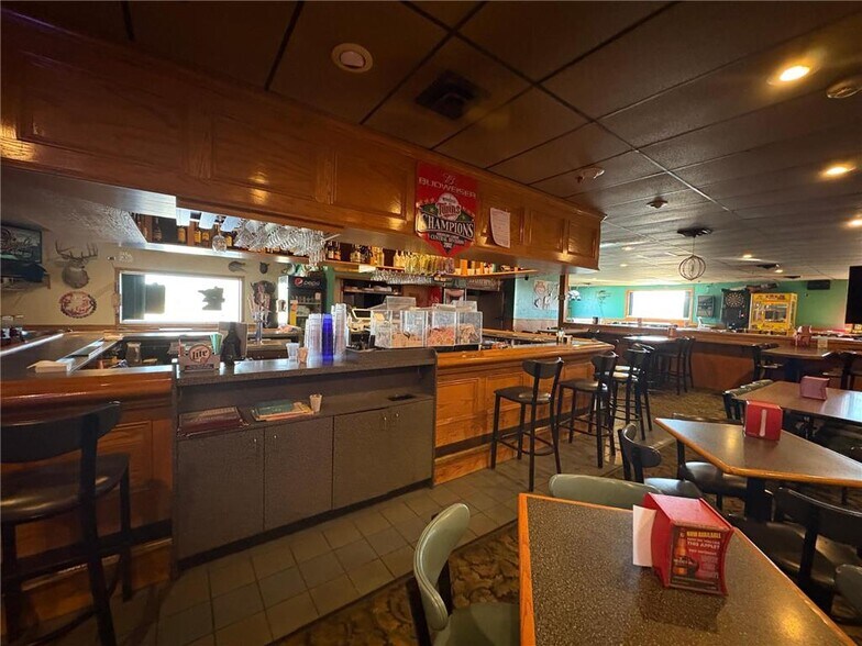 More Photos Of 530 W Christenson Ave, Appleton General Retail For Sale