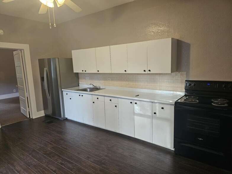 More Photos Of 630 Worth St, Hemphill Multifamily For Sale