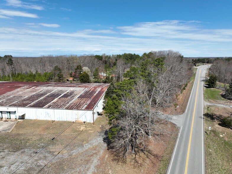 More Photos Of 1011 Drive in Rd, Nathalie Industrial For Sale