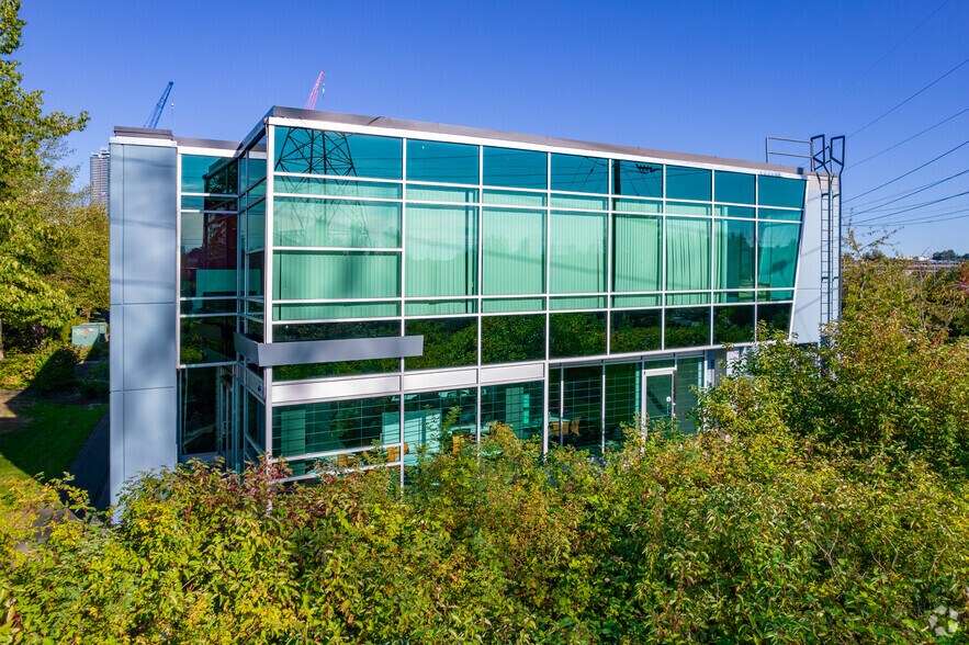More Photos Of 3991 Henning Dr, Burnaby Office For Lease