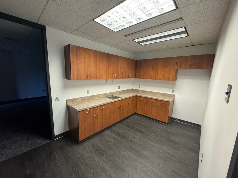 More Photos Of 750 Holiday Dr, Pittsburgh Office Residential For Lease