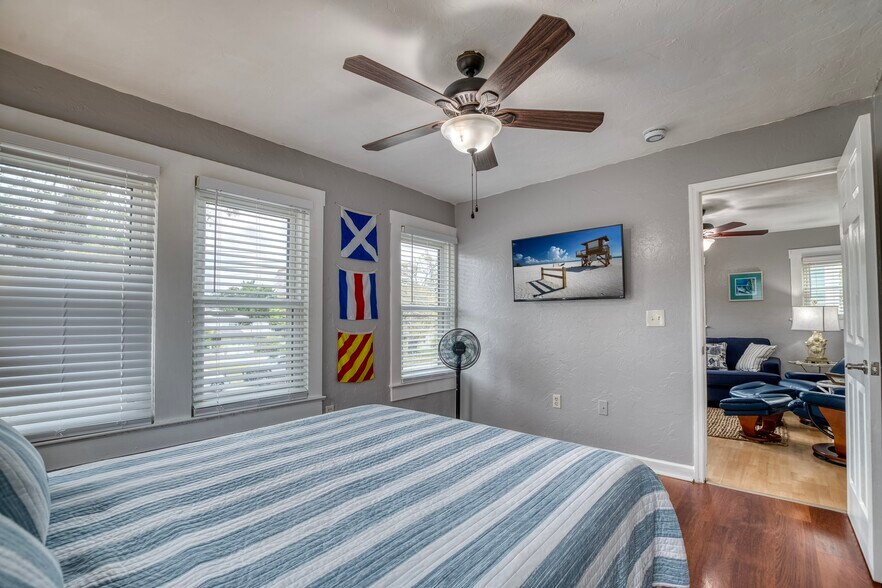 More Photos Of 304 15th St W, Bradenton Specialty For Sale