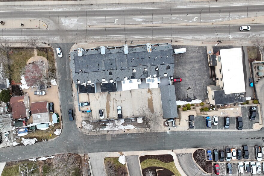 More Photos Of 4000-4016 Shoreline Dr, Spring Park, Spring Park Storefront Retail Residential For Lease