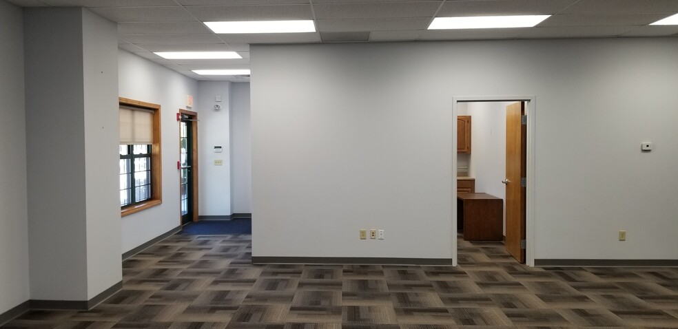More Photos Of 2435 Nooseneck Hill Rd, Coventry Storefront Retail Office For Lease