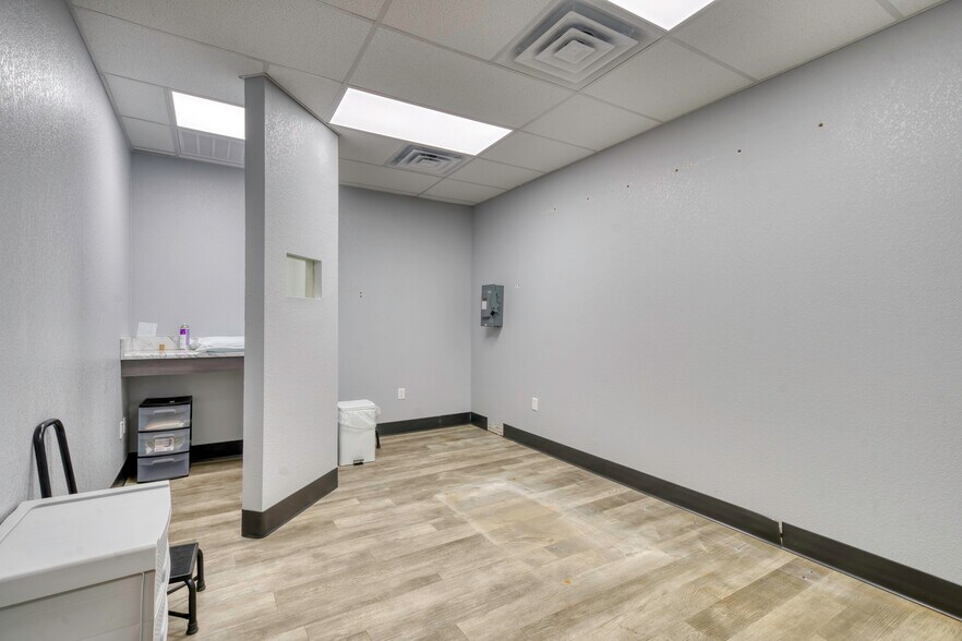 More Photos Of 2006 East Main, Madisonville Medical For Lease