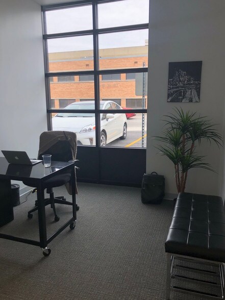 More Photos Of 31 W 31st St, Kansas City Office For Sale