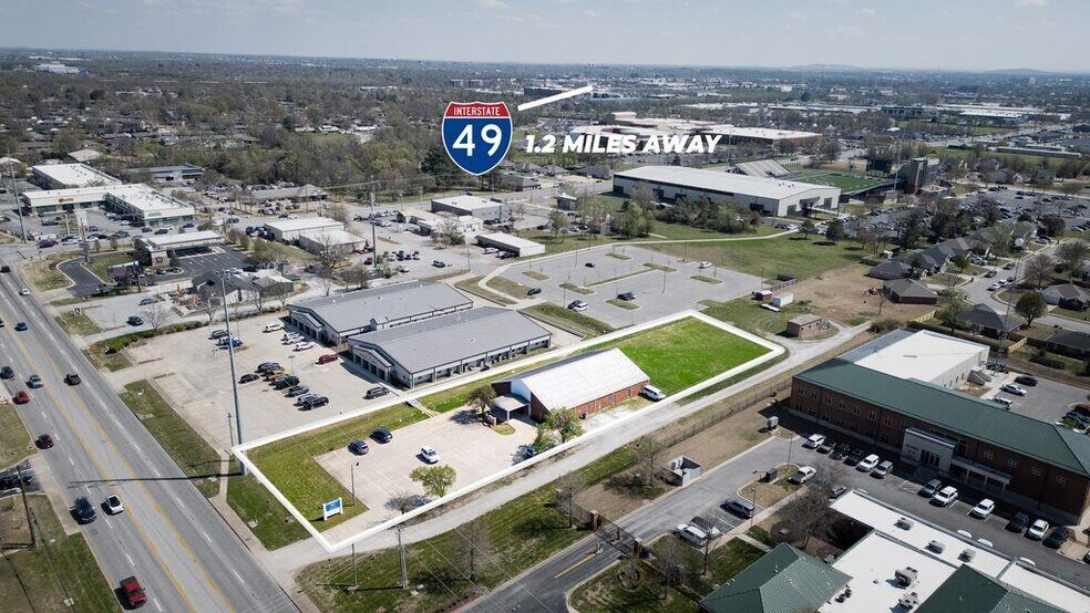 More Photos Of 910 SE 14th St, Bentonville Office For Sale