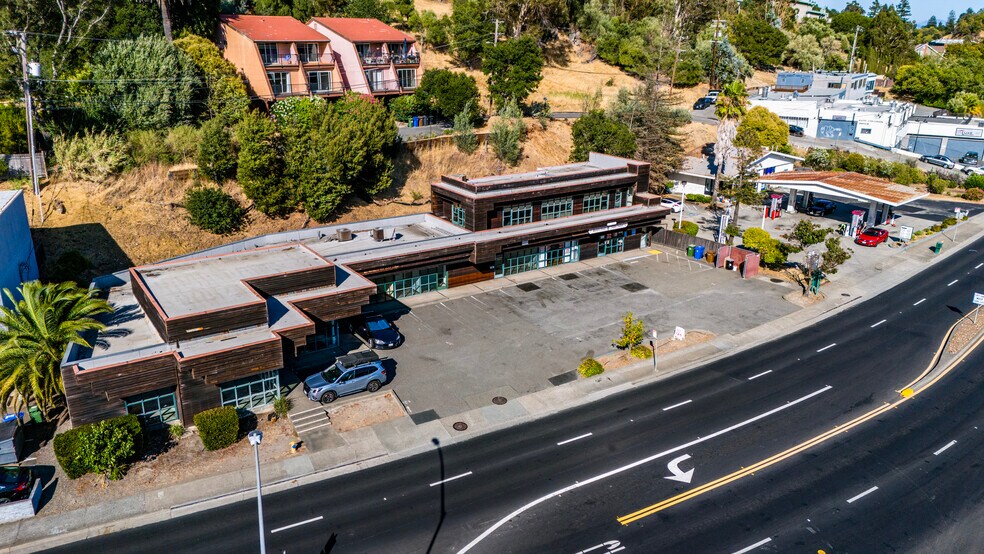 More Photos Of 754 Sir Francis Drake Blvd, San Anselmo General Retail For Sale